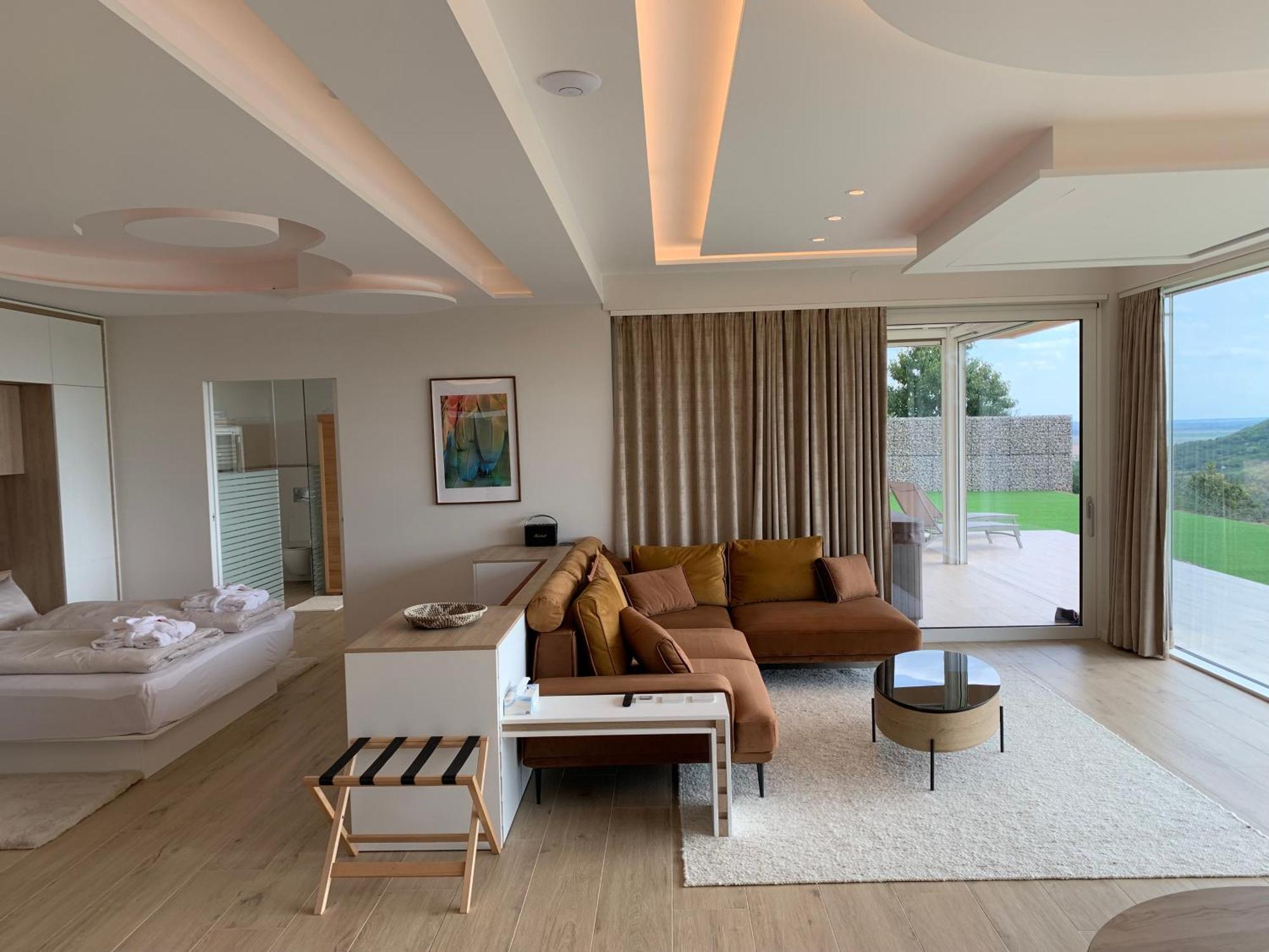 Sxrd Luxus Apartmanok Szekszard Bilik gambar
